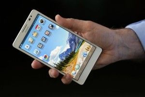 No hay ninguno más grande que el Ascend Mate de Huawei. Son 6,1 pulgadas de pantalla, medida diagonalmente (15,5 centímetros). 