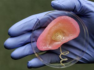 Primera oreja humana que se imprime y escucha
