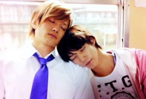 pareja_durmiendo_tren