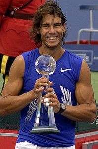 200px-Rafael_Nadal_holding_the_2008_Rogers_Cup_trophy2