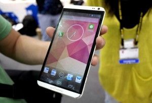 galapad-htc-one-max-t6-phablet-klon-1024x698