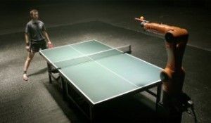 El hombre gana al robot en ping-pong