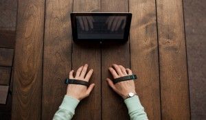 AirType, un dispositivo que se adaptaría al movimiento de los dedos de cada usuario para así poder mecanografiar sin ningún tipo de teclado físico
