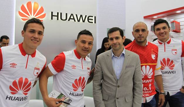Luis Manuel Seijas, Jugador Santa Fé, Luis Carlos Arias, Jugador Santa Fé, Ricardo Triana Gerente de Producto de Huawei Colombia, Omar Perez, Jugador Santa Fé, Daniel Torres, Jugador Santa Fé