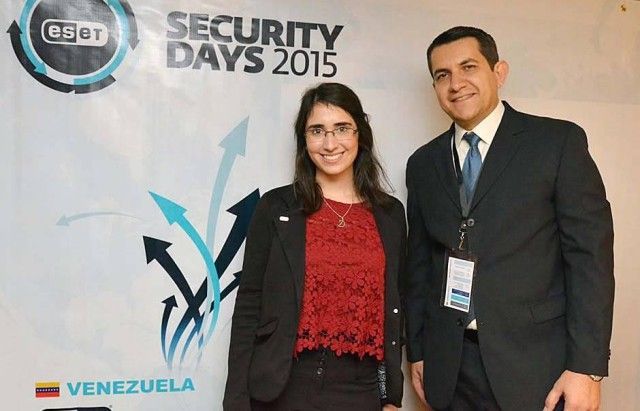 Denise Giusto, Security Researcher de ESET LAT y Renato de Gouveia, Gerente de Mercadeo y Ventas de ESET Venezuela