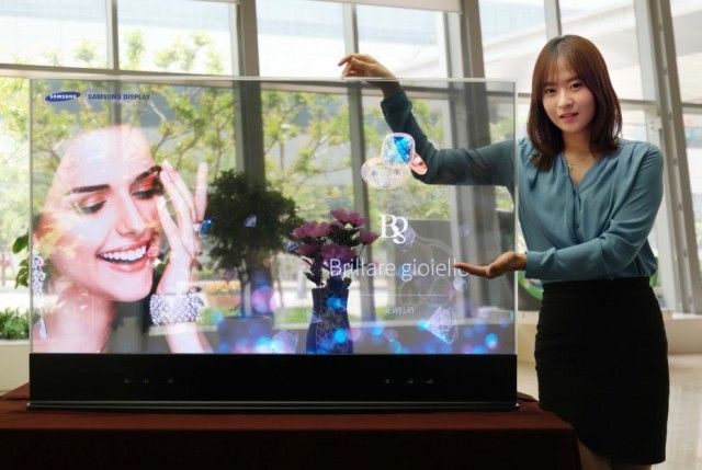 Samsung-Display-55-inch-Transparent-OLED_1_1-960x623