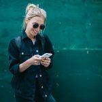 Mujer con smartphone