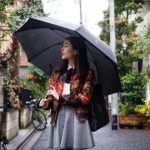 Mujer con paraguas un día de lluvia