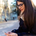 Mujer con smartphone