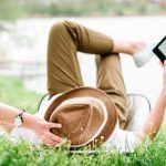 Mujer con Kindle