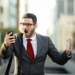 Hombre con smartphone