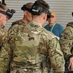 Imagen vía Armada EE.UU Soldados usando el sistemas IVAS, una versión modificada de los HoloLens 2