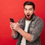 Hombre feliz smartphone