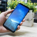 Manos con smartphone Android
