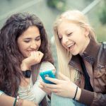 Mujeres con smartphone