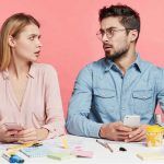 hombre y mujer confusos