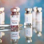 A medida que la pandemia de coronavirus continúa asolando al mundo, las grandes compañías farmacéuticas están haciendo todo lo posible para encontrar una vacuna, y rápidamente. Estos estudios suelen llevar años, pero las compañías farmacéuticas están dedicando todos los recursos que pueden para asegurarse de que los esfuerzos actuales en materia de vacunas sean fructíferos mientras corren contra el reloj.