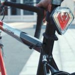 Luz trasera inteligente para bicicletas quiere ser un escudo de protección para el ciclista