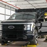 Ford comienza preproducción del camión F-150 Lightning totalmente eléctrico y aumenta la apuesta