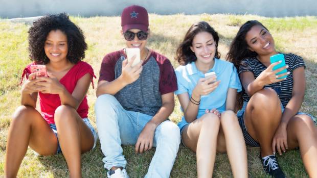 Instagram y TikTok se convierten en aulas virtuales para jóvenes mexicanos