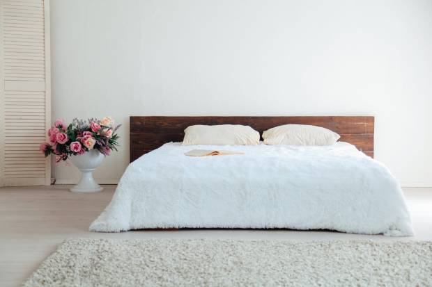 Dormir mal no solo tiene un impacto negativo en tu bienestar físico, sino que también puede deteriorar tu salud mental. Pasar noches en vela o quedarse hasta altas horas de la madrugada con tu celular puede tener serias consecuencias para tu salud mental.