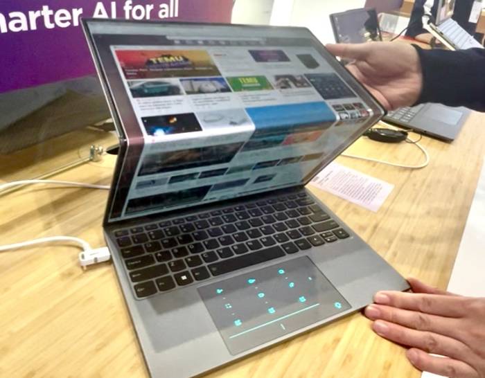 Lenovo ThinkBook Flip: primera laptop con pantalla que se pliega hacia afuera #MWC25