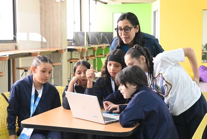 Movistar impulsa la educación STEAM en niñas venezolanas con jornada especial en Caracas