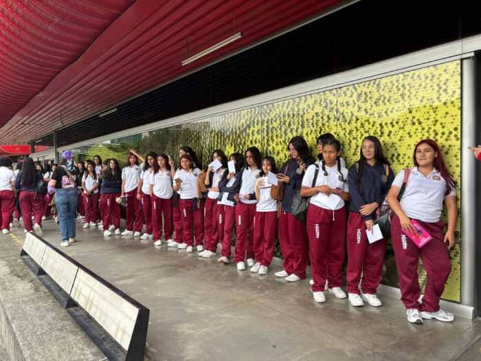 EY y Geek Girls LatAm lanzan app educativa para impulsar a niñas en ciencia y tecnología en Colombia