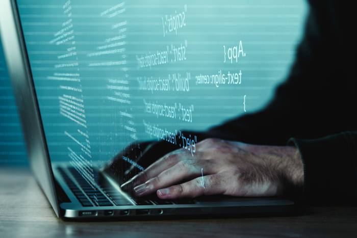 Troyano Efimer: la amenaza que combina torrents falsos y correos de phishing para robar criptomonedas