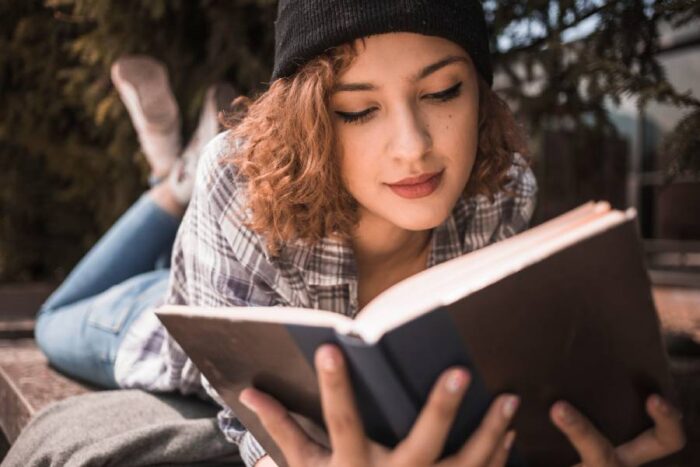 Literatura que mezcla lo cotidiano con lo siniestro