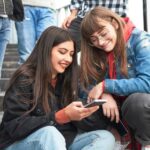 Cómo detectar y eliminar apps espías en el celular de tus hijos: guía práctica