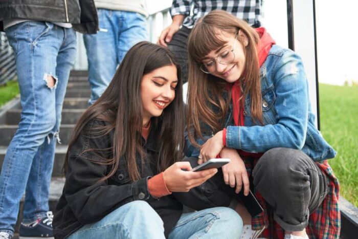 Cómo detectar y eliminar apps espías en el celular de tus hijos: guía práctica