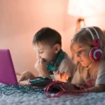 Ciberacoso en videojuegos: las señales que muchos padres ignoran y cómo proteger a los menores mientras juegan online