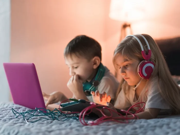 Ciberacoso en videojuegos: las señales que muchos padres ignoran y cómo proteger a los menores mientras juegan online