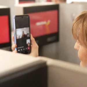 Iberia lanza WiFi gratuito con Starlink en pleno vuelo: hasta 500 Mbps y arranca la nueva era de la conectividad aérea