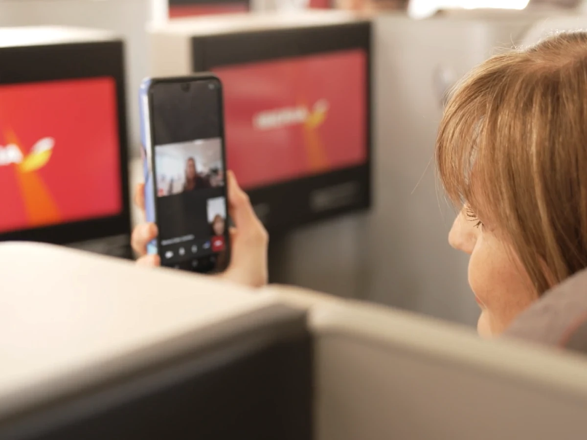 Iberia lanza WiFi gratuito con Starlink en pleno vuelo: hasta 500 Mbps y arranca la nueva era de la conectividad aérea