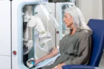 FDA aprueba un robot que encuentra la vena, coloca la aguja y extrae sangre casi sin intervención humana