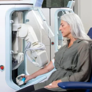 FDA aprueba un robot que encuentra la vena, coloca la aguja y extrae sangre casi sin intervención humana