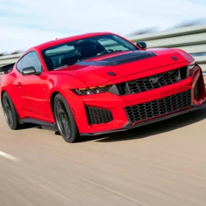 Mustang Dark Horse SC 2026 desafía la física con 795 hp y una caja de siete velocidades