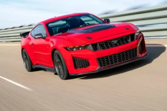 Mustang Dark Horse SC 2026 desafía la física con 795 hp y una caja de siete velocidades