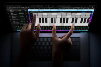 Apple rompe una regla histórica: presenta su primer MacBook Pro táctil con pantalla OLED
