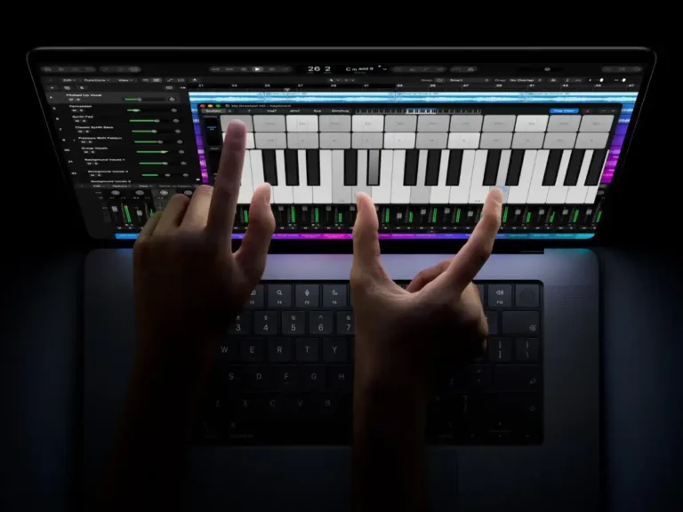 Apple rompe una regla histórica: presenta su primer MacBook Pro táctil con pantalla OLED